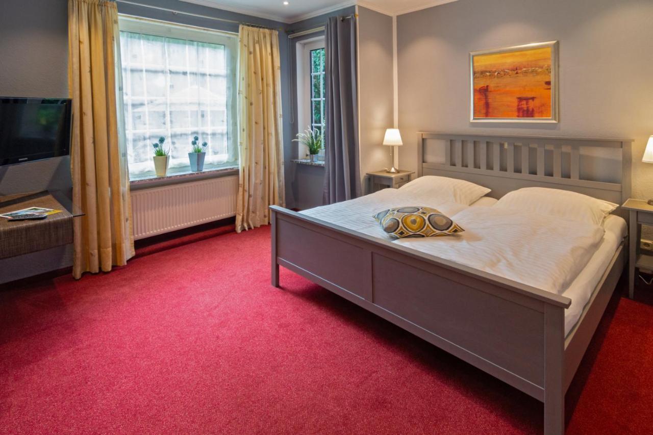 Hotel Am Elisabethufer Jever Esterno foto
