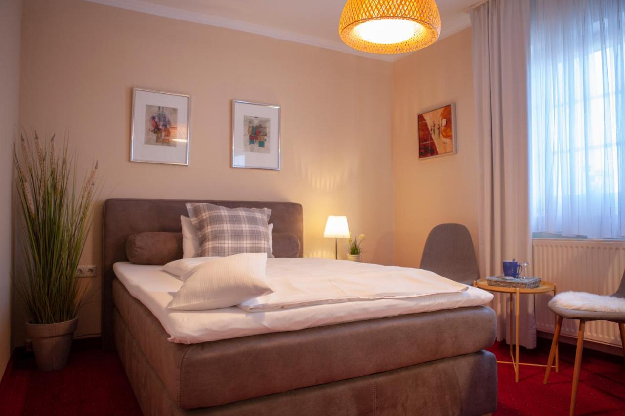 Hotel Am Elisabethufer Jever Esterno foto
