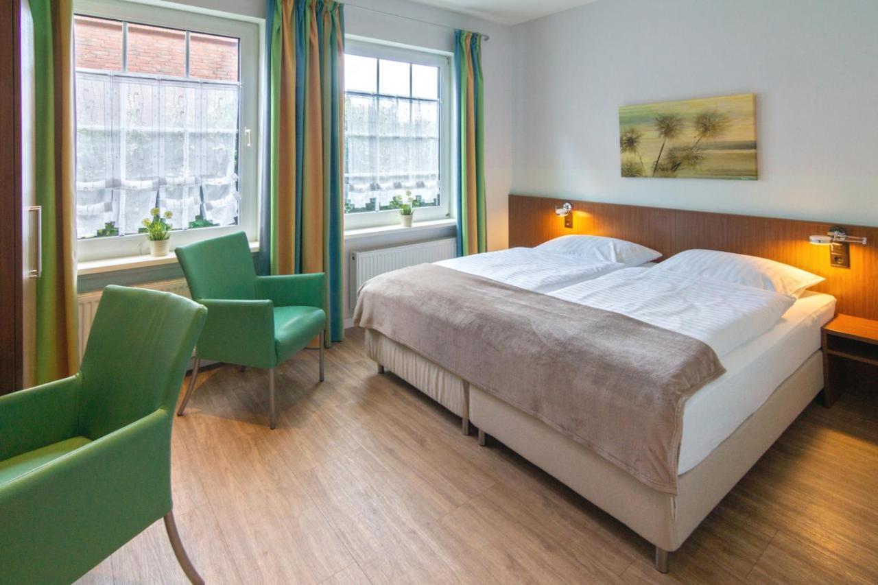 Hotel Am Elisabethufer Jever Esterno foto