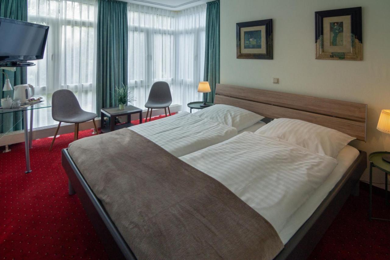 Hotel Am Elisabethufer Jever Esterno foto